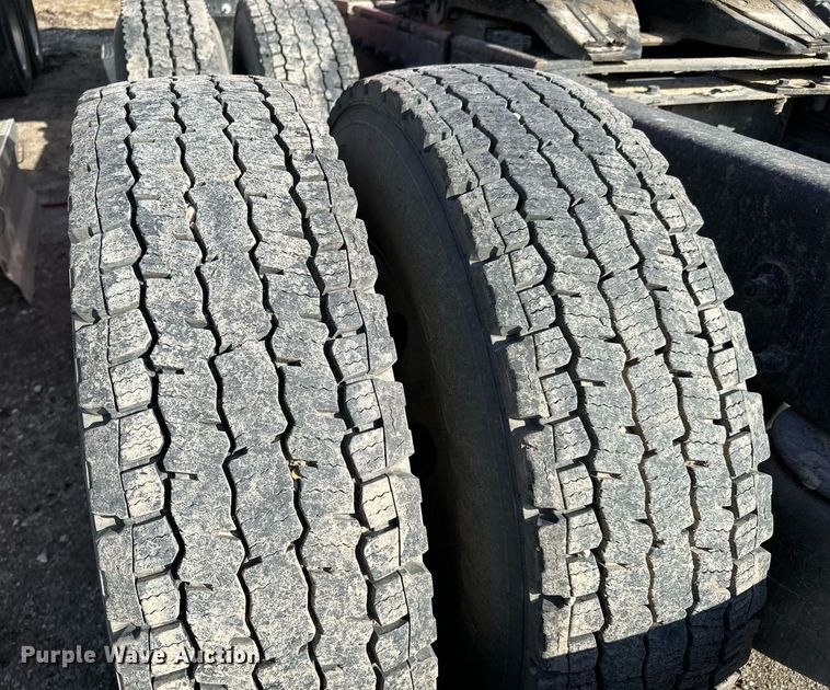 image for item NU9339 2007 Peterbilt 378 semi truck