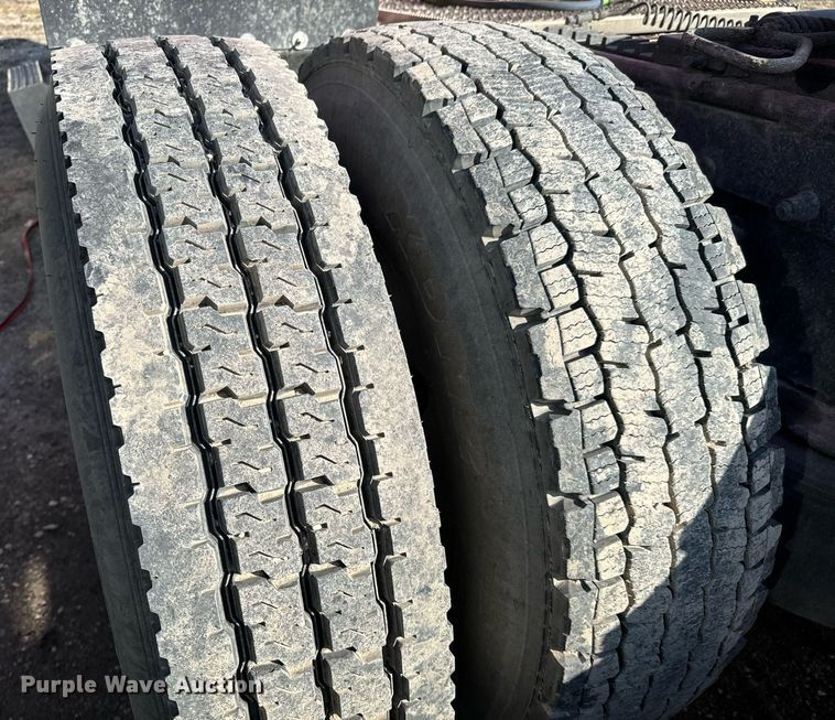 image for item NU9339 2007 Peterbilt 378 semi truck