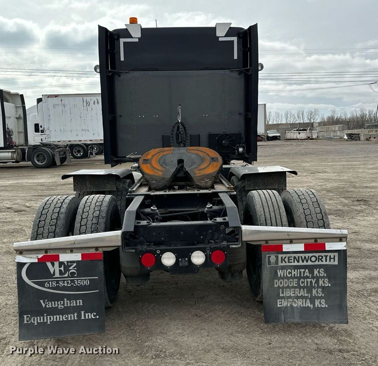 image for item NU9340 2018 Kenworth  T680 semi truck