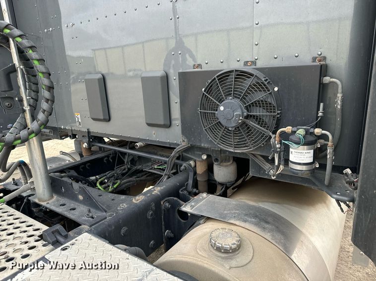 image for item NU9340 2018 Kenworth  T680 semi truck