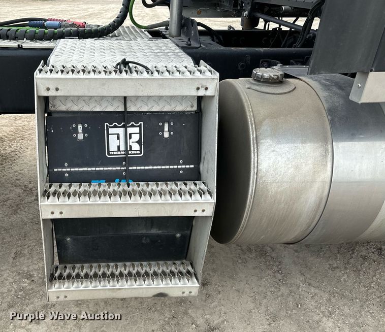 image for item NU9340 2018 Kenworth  T680 semi truck