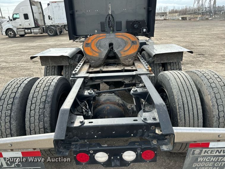 image for item NU9340 2018 Kenworth  T680 semi truck