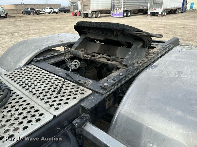 image for item NU9340 2018 Kenworth  T680 semi truck