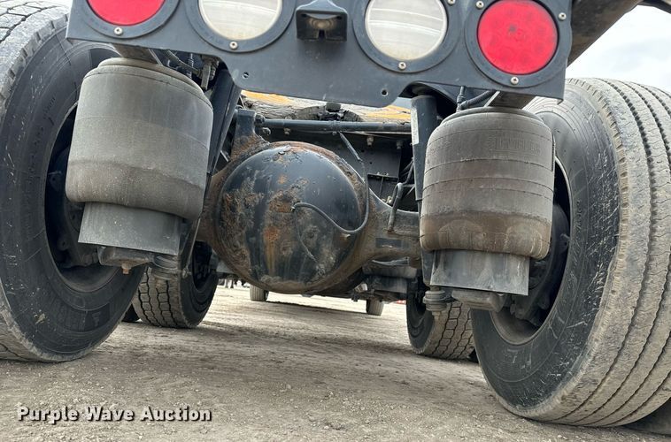 image for item NU9340 2018 Kenworth  T680 semi truck