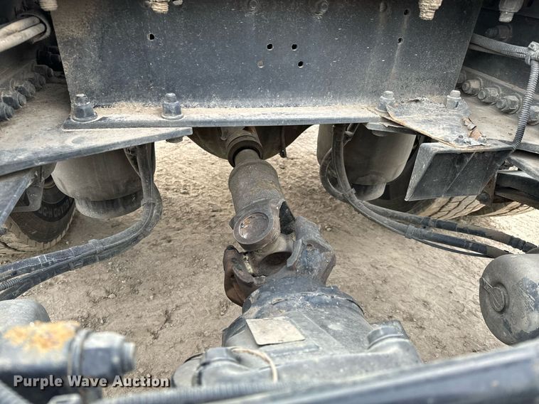 image for item NU9340 2018 Kenworth  T680 semi truck