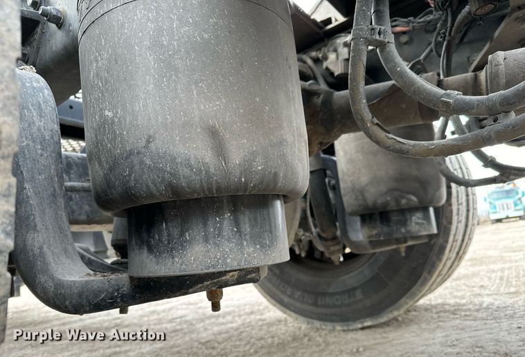 image for item NU9340 2018 Kenworth  T680 semi truck