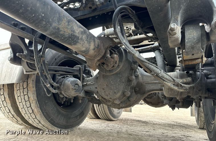 image for item NU9340 2018 Kenworth  T680 semi truck