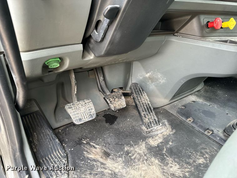 image for item NU9340 2018 Kenworth  T680 semi truck