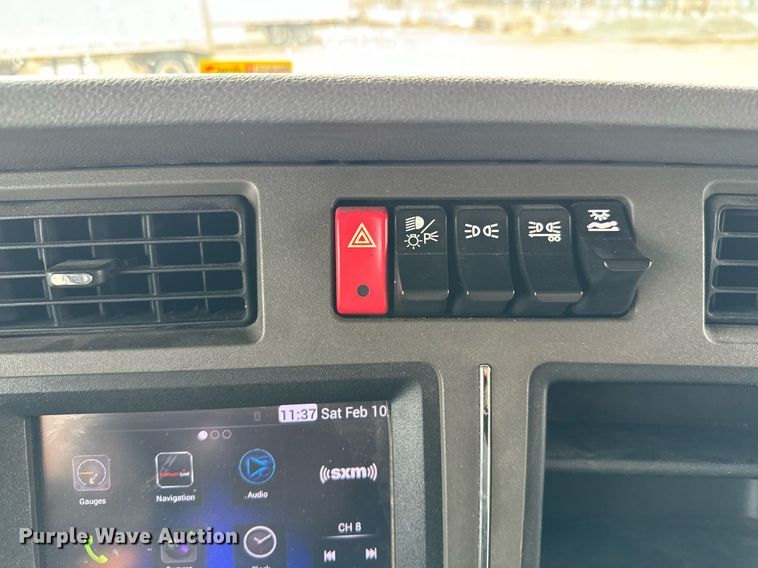 image for item NU9340 2018 Kenworth  T680 semi truck