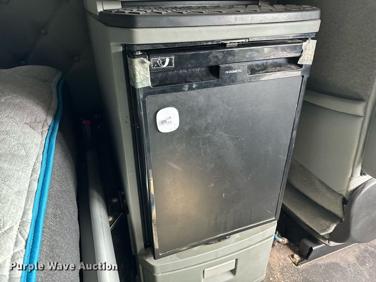 image for item NU9340 2018 Kenworth  T680 semi truck