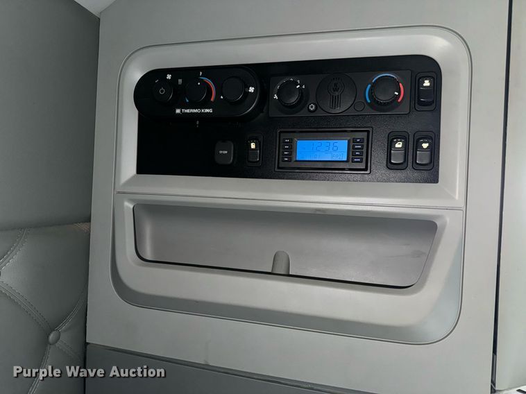 image for item NU9340 2018 Kenworth  T680 semi truck