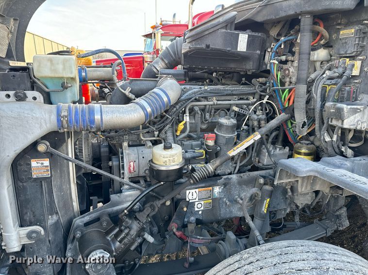 image for item NU9340 2018 Kenworth  T680 semi truck