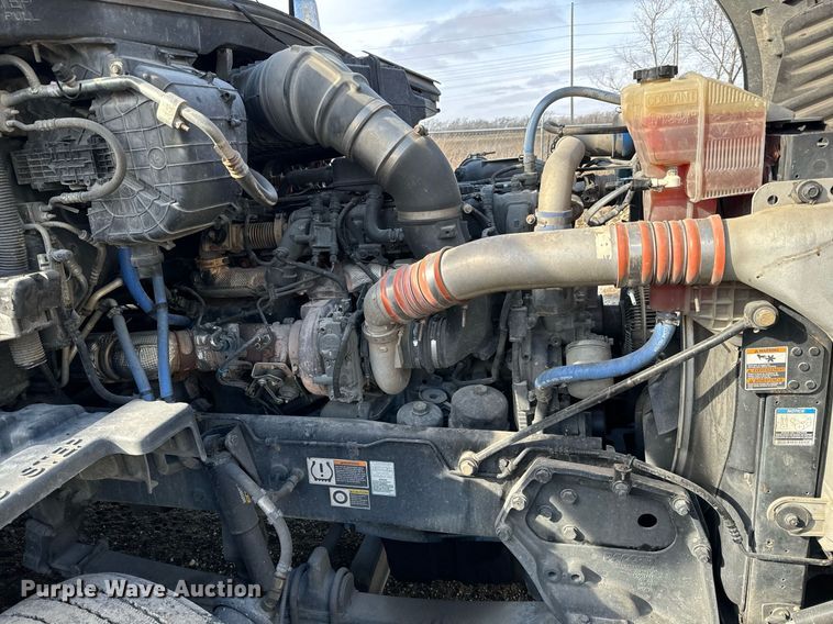 image for item NU9340 2018 Kenworth  T680 semi truck