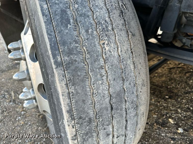 image for item NU9340 2018 Kenworth  T680 semi truck