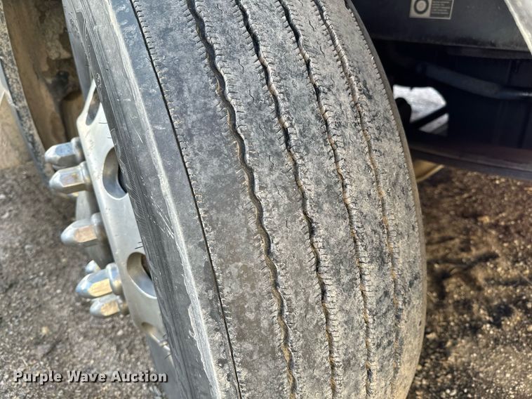 image for item NU9340 2018 Kenworth  T680 semi truck