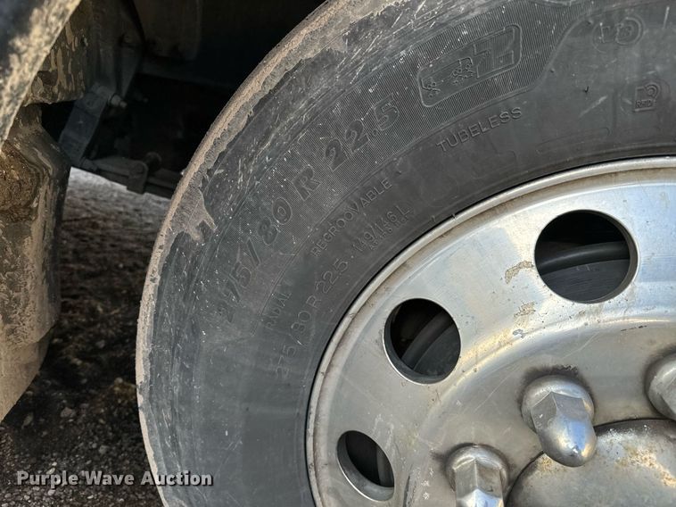 image for item NU9340 2018 Kenworth  T680 semi truck