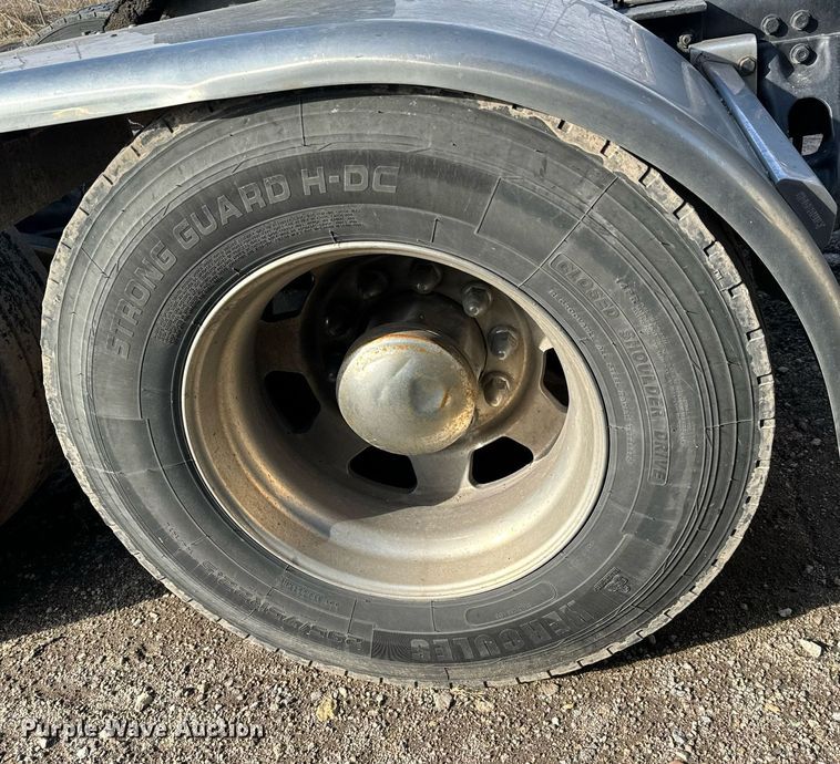 image for item NU9340 2018 Kenworth  T680 semi truck