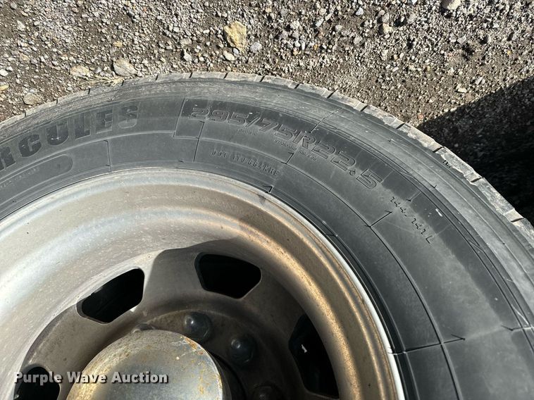 image for item NU9340 2018 Kenworth  T680 semi truck