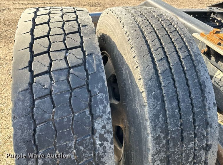 image for item NU9340 2018 Kenworth  T680 semi truck