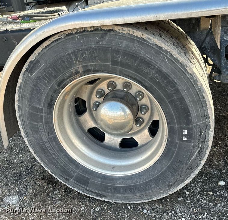 image for item NU9340 2018 Kenworth  T680 semi truck