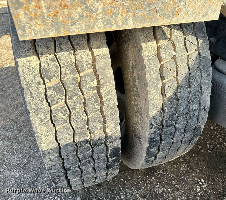 image for item NU9340 2018 Kenworth  T680 semi truck