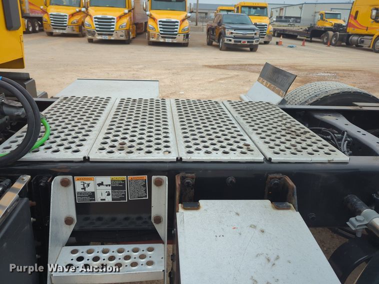 image for item NZ9270 2019 Kenworth  T680 semi truck