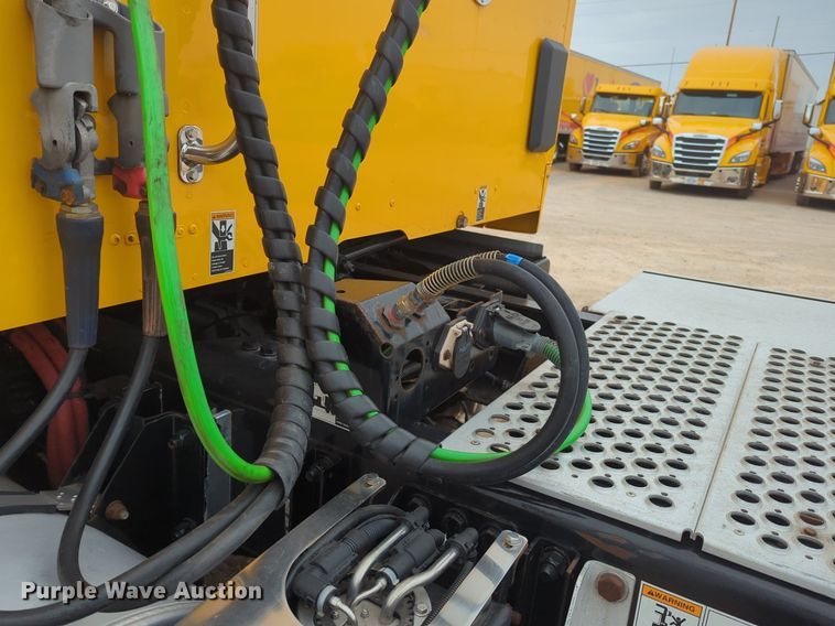 image for item NZ9270 2019 Kenworth  T680 semi truck