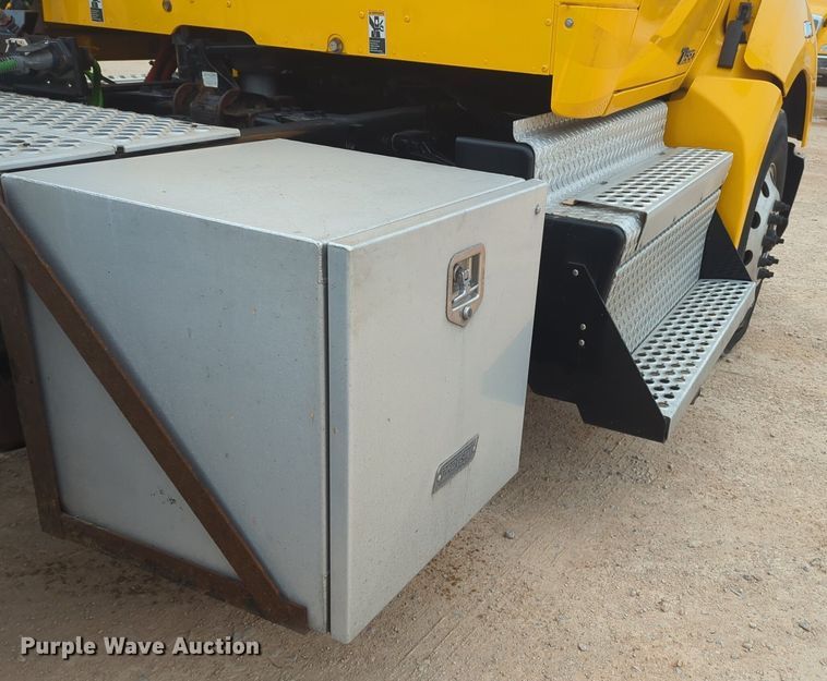 image for item NZ9270 2019 Kenworth  T680 semi truck