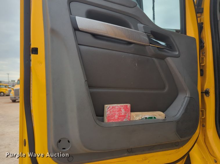 image for item NZ9270 2019 Kenworth  T680 semi truck