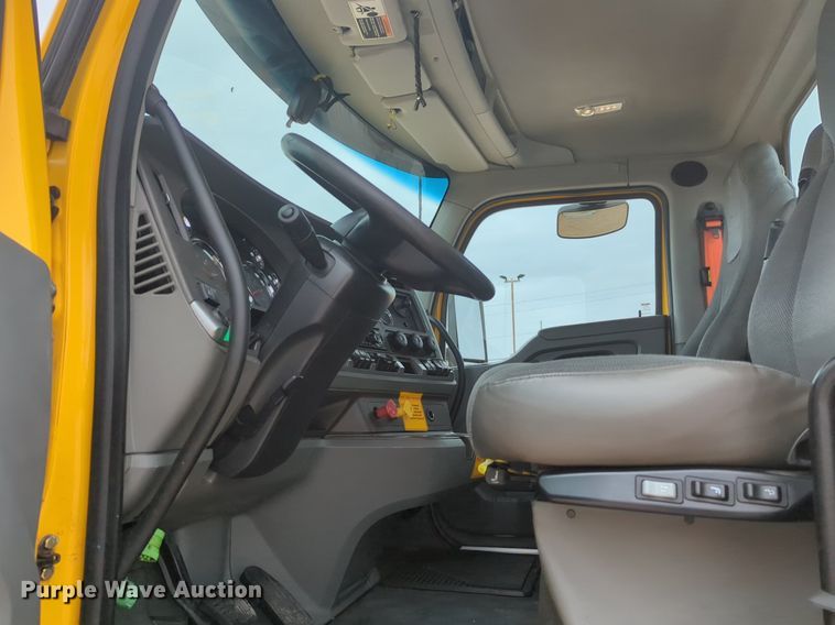 image for item NZ9270 2019 Kenworth  T680 semi truck