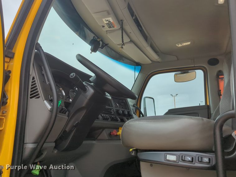 image for item NZ9270 2019 Kenworth  T680 semi truck