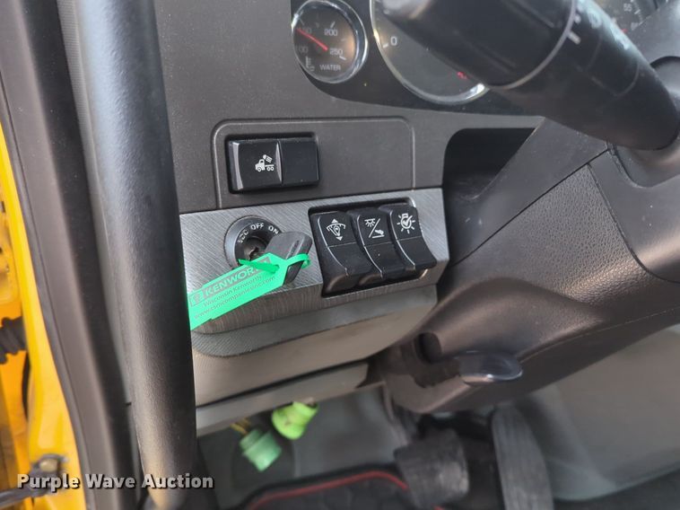 image for item NZ9270 2019 Kenworth  T680 semi truck