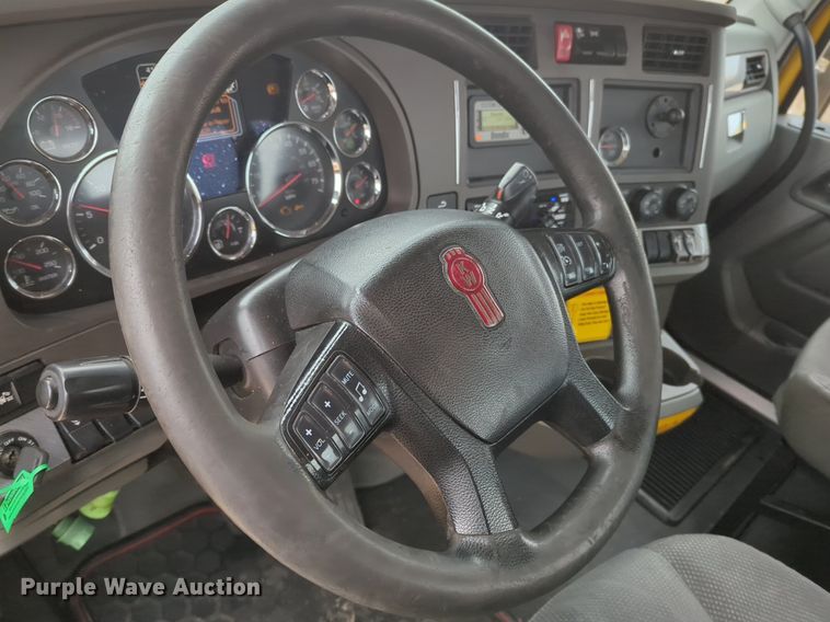 image for item NZ9270 2019 Kenworth  T680 semi truck