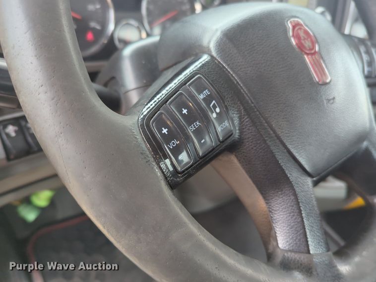 image for item NZ9270 2019 Kenworth  T680 semi truck