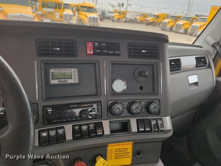 image for item NZ9270 2019 Kenworth  T680 semi truck