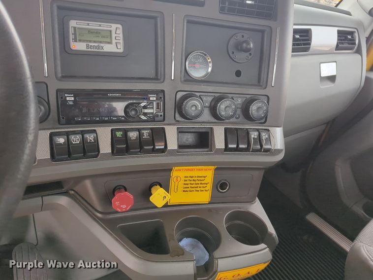 image for item NZ9270 2019 Kenworth  T680 semi truck