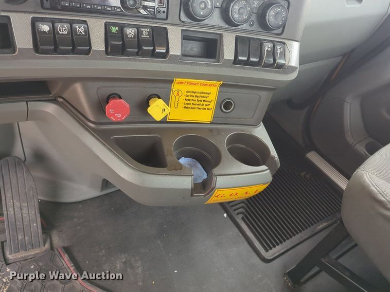 image for item NZ9270 2019 Kenworth  T680 semi truck