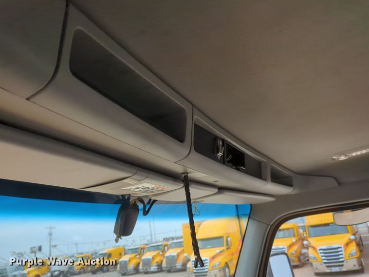 image for item NZ9270 2019 Kenworth  T680 semi truck