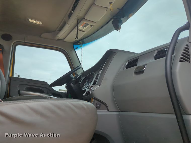 image for item NZ9270 2019 Kenworth  T680 semi truck