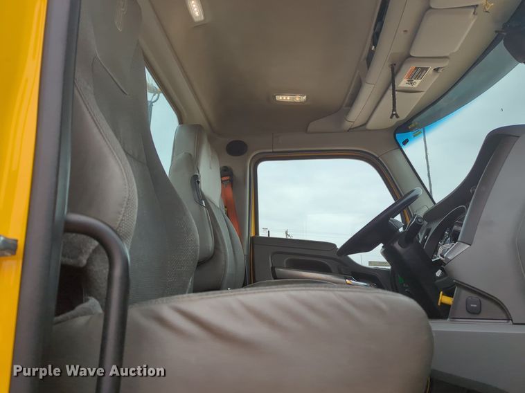 image for item NZ9270 2019 Kenworth  T680 semi truck