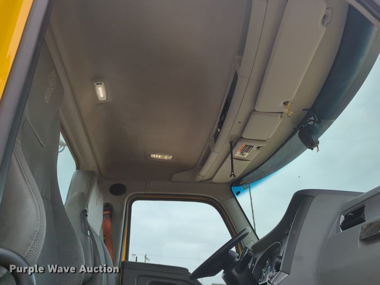 image for item NZ9270 2019 Kenworth  T680 semi truck