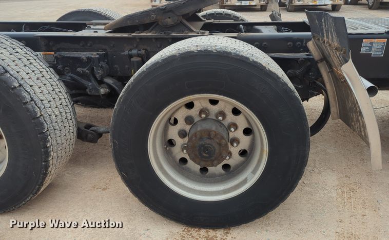 image for item NZ9270 2019 Kenworth  T680 semi truck