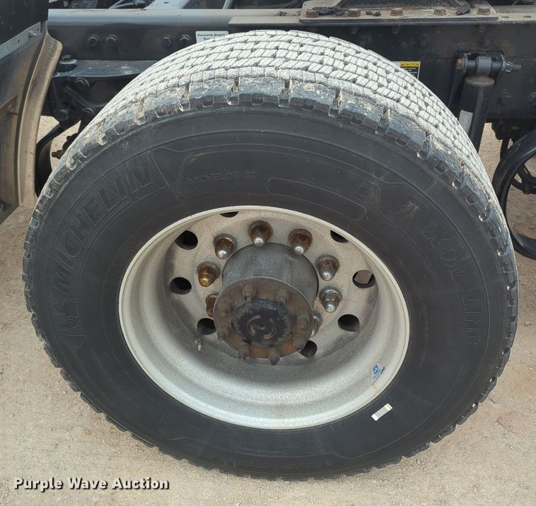 image for item NZ9270 2019 Kenworth  T680 semi truck