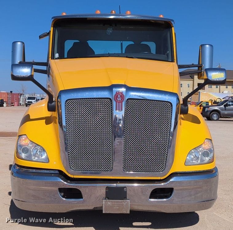 image for item NZ9272 2020 Kenworth T680 semi truck