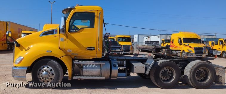 image for item NZ9272 2020 Kenworth T680 semi truck