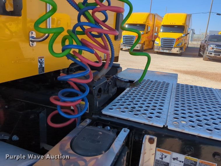 image for item NZ9272 2020 Kenworth T680 semi truck