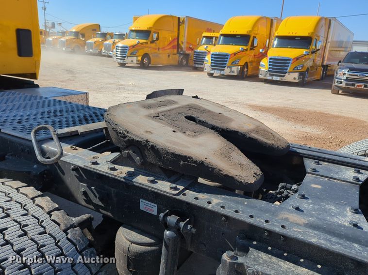 image for item NZ9272 2020 Kenworth T680 semi truck