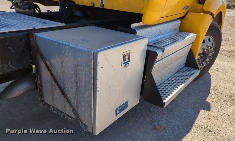 image for item NZ9272 2020 Kenworth T680 semi truck