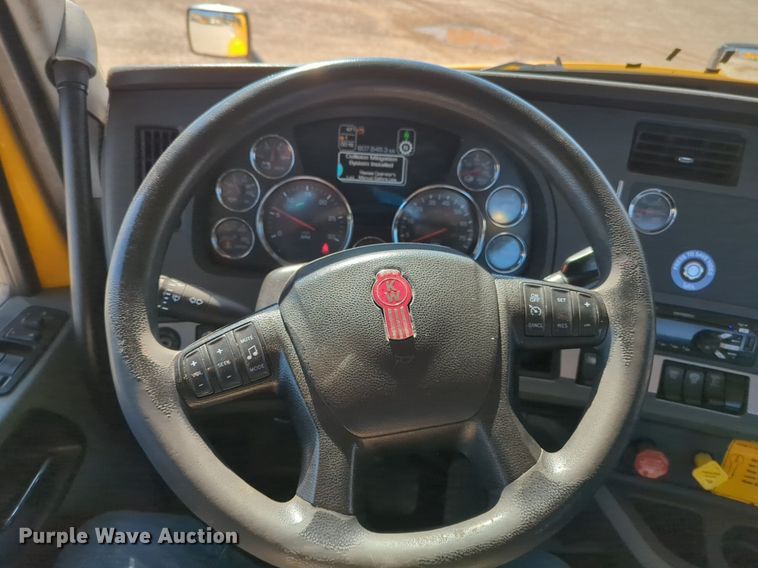 image for item NZ9272 2020 Kenworth T680 semi truck