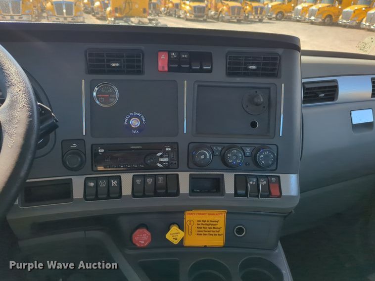 image for item NZ9272 2020 Kenworth T680 semi truck